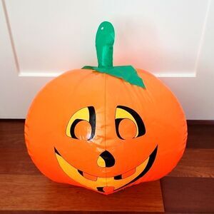 NWOT Orange and green inflatable 16" Halloween pumpkin decoration